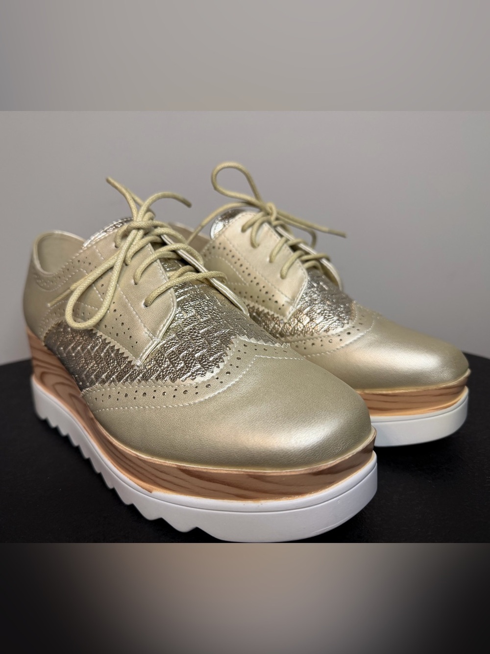 EUC - Wanted Gallaway Lace Up
Platform Wedge Oxford - Gold - Size:8.5